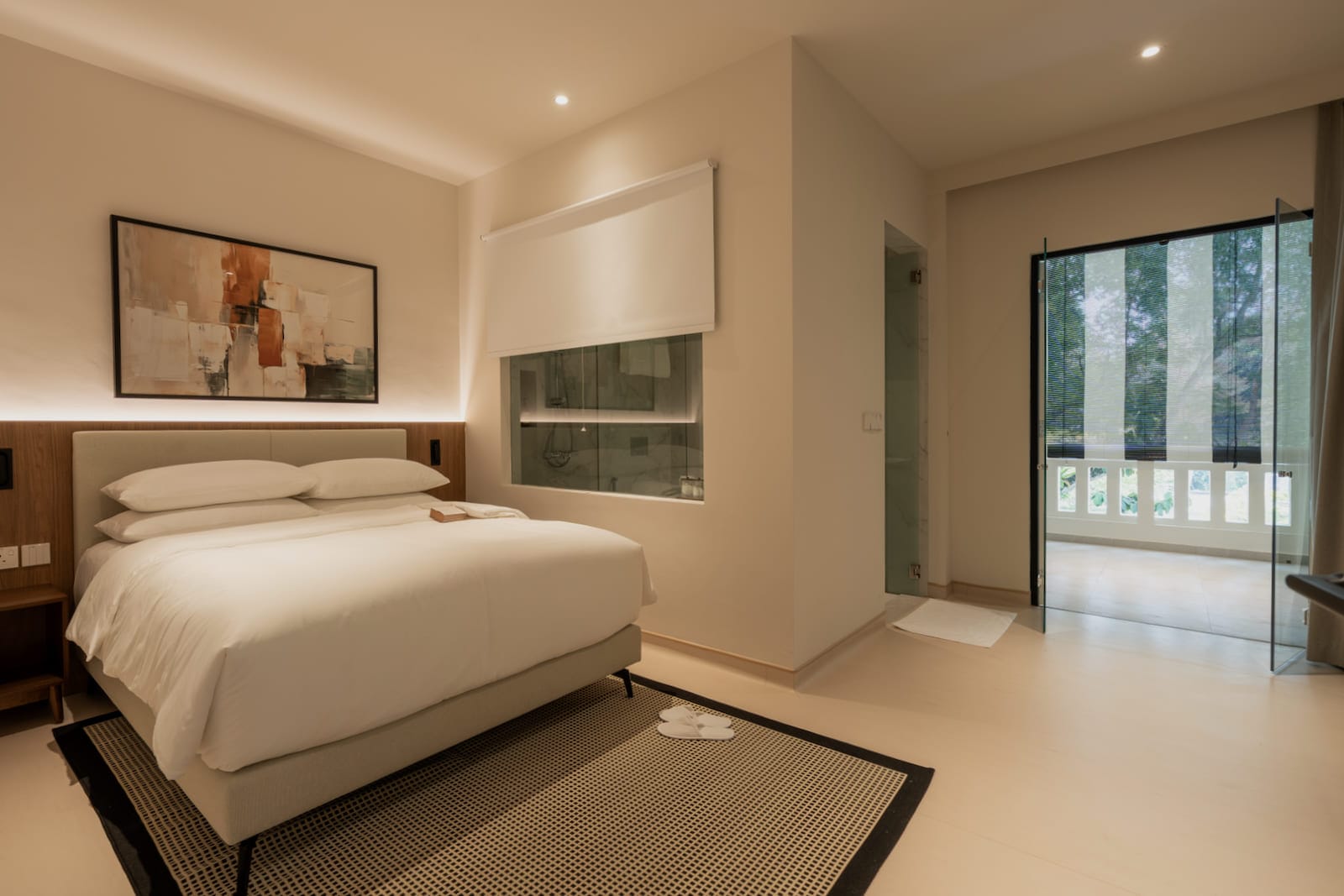 Signature Single room with double bed and window